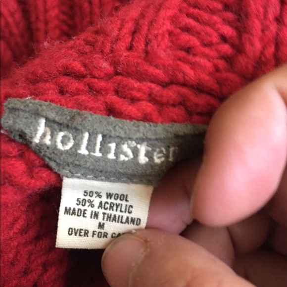 Hollister Red Heavy Knit Sweater Size Medium - Picture 8 of 8